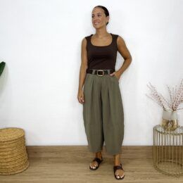 Pantalón barrel verde caqui cinturón
