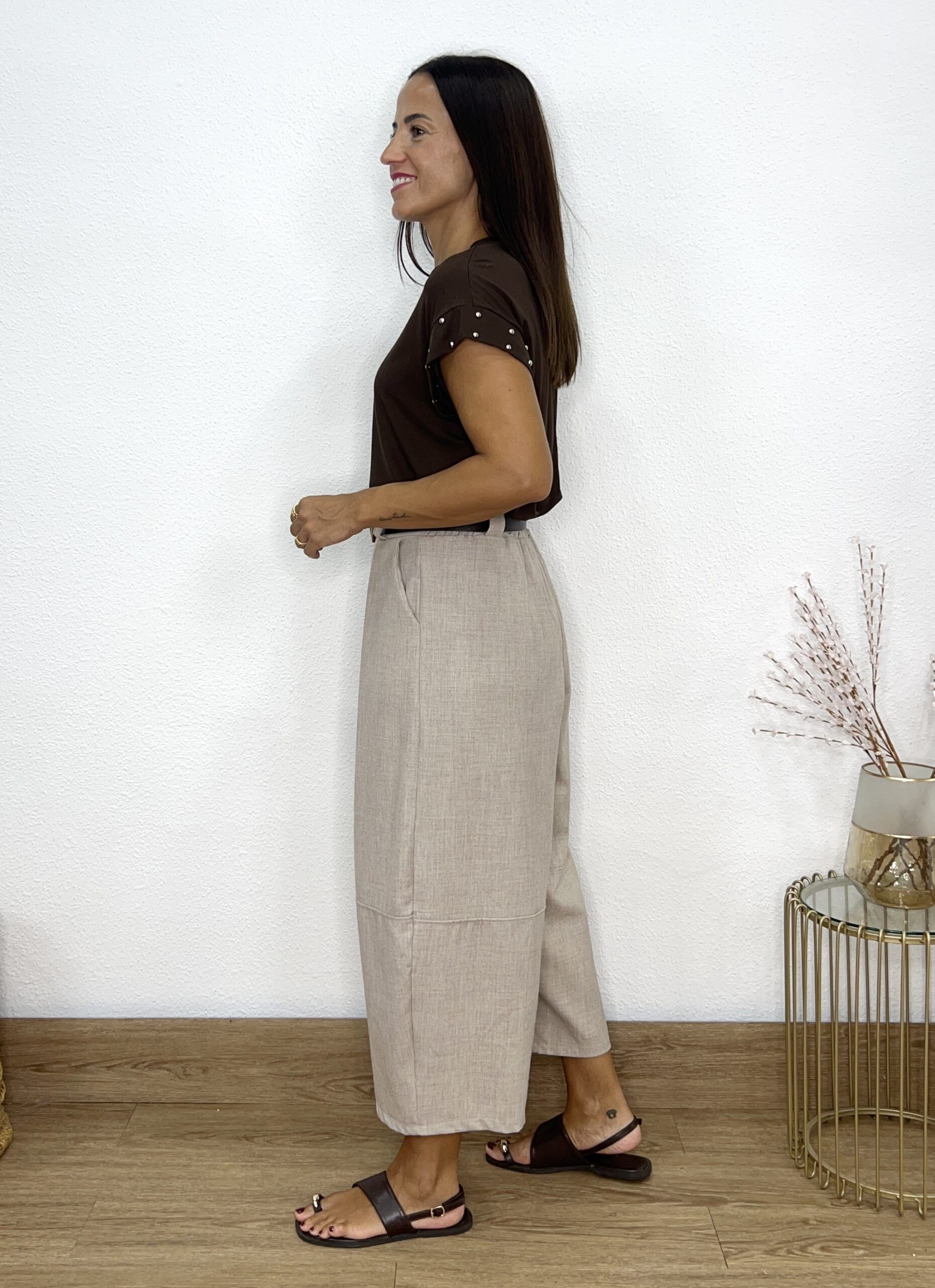 Pantalón barrel cinturón beige - Imagen 2
