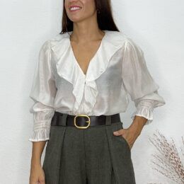 Camisa satinada volantes escote blanca