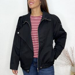 Cazadora bomber cruzada negra