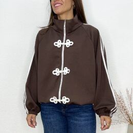 Sudadera alamares doble raya marrón