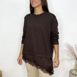 Jersey bajo blusa encaje marrón