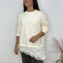 Jersey bajo blusa encaje beige