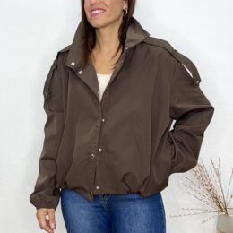 Cazadora bomber cuello subido marrón