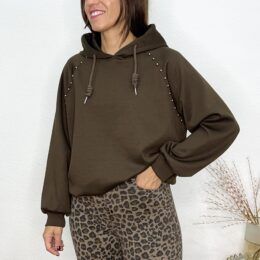 Sudadera capucha tachas marrón