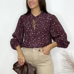 Blusa Burdeos florecitas lazo