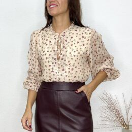 Blusa beige florecitas lazo