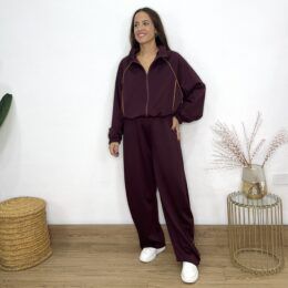 Conjunto sport Burdeos línea dorada