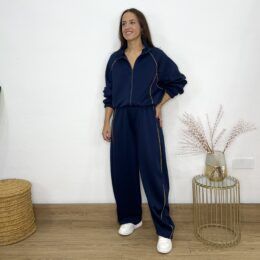 Conjunto sport azul marino línea dorada