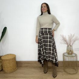 Falda asimétrica bajo encaje